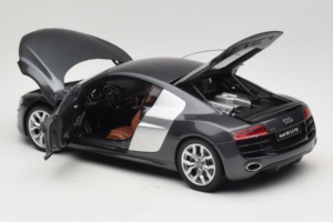 Audi R8 5.2 FSI Quattro Daytona Grey Kyosho 1:18 09216DG Pressofusione — immagine 5 di 7