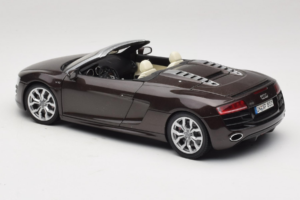 Audi R8 5.2 Spyder Teak Brown Kyosho 1:18 5010918525 Pressofusione — immagine 7 di 8