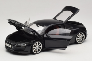 Audi R8 Nero Kyosho 1:18 09213BK Pressofusione — immagine 2 di 8