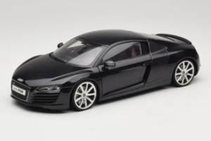 Audi R8 Nero Kyosho 1:18 09213BK Pressofusione