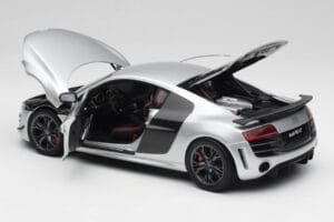 Audi R8 GT Type 42 Ice Argento Metallic Kyosho 1:18 09218IS Pressofusione — immagine 5 di 8