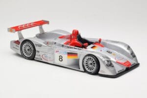 Audi R8 LMP900 #8 Audi Sport Team Joest F. Biela / E. Pirro / T. Kristensen 24 Hours of Le Mans 2000 Maisto 1:18 38899 Presso — immagine 4 di 6