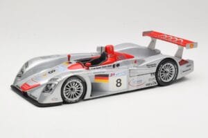 Audi R8 LMP900 #8 Audi Sport Team Joest F. Biela / E. Pirro / T. Kristensen 24 Hours of Le Mans 2000 Maisto 1:18 38899 Presso