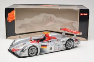 Audi R8 LMP900 #8 Audi Sport Team Joest F. Biela / E. Pirro / T. Kristensen 24 Hours of Le Mans 2000 Maisto 1:18 38899 Presso — immagine 6 di 6