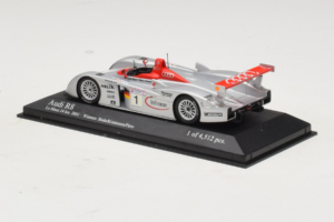 Audi R8 LMP #1 F. Biela / E. Pirro / T. Kristensen 24 Hours of Le Mans Winner 2001 Minichamps 1:43 400011201 Pressofusione — immagine 3 di 4
