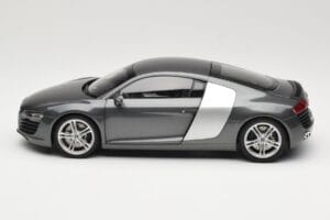 Audi R8 Type 42 4.2 Daytona Grey Kyosho 1:18 5010618425 Pressofusione — immagine 4 di 8