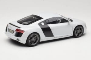 Audi R8 Type 42 Suzuka Grey Kyosho 1:18 09213SG Pressofusione — immagine 3 di 8