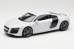 Audi R8 Type 42 Suzuka Grey Kyosho 1:18 09213SG Pressofusione