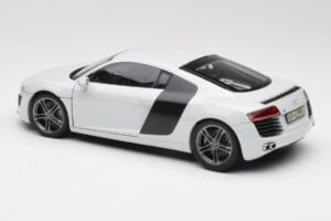 Audi R8 Type 42 Suzuka Grey Kyosho 1:18 09213SG Pressofusione — immagine 7 di 8