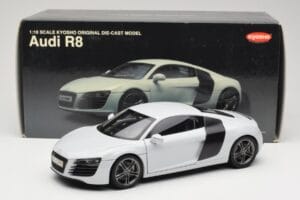 Audi R8 Type 42 Suzuka Grey Kyosho 1:18 09213SG Pressofusione — immagine 8 di 8