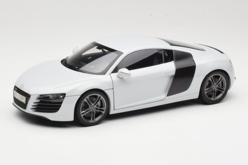 Audi R8 Type 42 Suzuka Grey Kyosho 1:18 09213SG Pressofusione