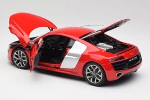 Audi R8 V10 Brilliant Rosso Kyosho 1:18 09216RR Pressofusione — immagine 5 di 8