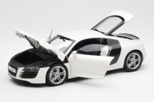 Audi R8 Type 42 Bianco Kyosho 1:18 09213W Pressofusione — immagine 2 di 8