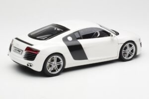 Audi R8 Type 42 Bianco Kyosho 1:18 09213W Pressofusione — immagine 3 di 8