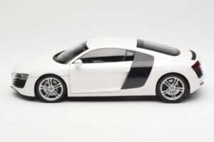 Audi R8 Type 42 Bianco Kyosho 1:18 09213W Pressofusione — immagine 4 di 8
