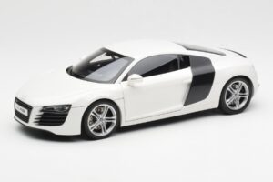 Audi R8 Type 42 Bianco Kyosho 1:18 09213W Pressofusione