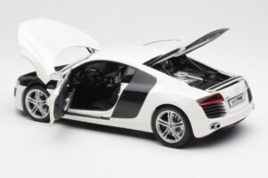 Audi R8 Type 42 Bianco Kyosho 1:18 09213W Pressofusione — immagine 5 di 8