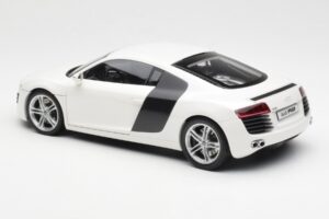 Audi R8 Type 42 Bianco Kyosho 1:18 09213W Pressofusione — immagine 7 di 8