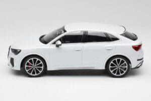 Audi RS Q3 F3 Sportback Glacier White Metallic Minichamps 1:18 155018105 Pressofusione — immagine 3 di 6