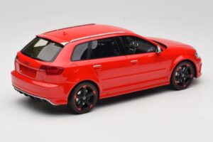 Audi RS3 8P Sportback Rosso DNA 1:18 DNA000056 Resina — immagine 2 di 6