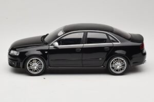 Audi RS4 B7 Sedan Phantom Black Minichamps 1:18 5010509115 Pressofusione — immagine 4 di 8