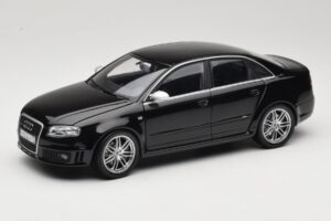 Audi RS4 B7 Sedan Phantom Black Minichamps 1:18 5010509115 Pressofusione