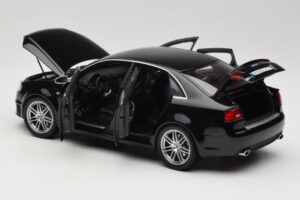 Audi RS4 B7 Sedan Phantom Black Minichamps 1:18 5010509115 Pressofusione — immagine 5 di 8