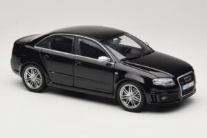 Audi RS4 B7 Sedan Phantom Black Minichamps 1:18 5010509115 Pressofusione — immagine 6 di 8