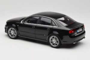 Audi RS4 B7 Sedan Phantom Black Minichamps 1:18 5010509115 Pressofusione — immagine 7 di 8