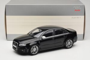 Audi RS4 B7 Sedan Phantom Black Minichamps 1:18 5010509115 Pressofusione — immagine 8 di 8