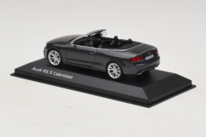 Audi RS5 B8 Cabriolet Daytona Gray Minichamps 1:43 5011215323 Pressofusione — immagine 3 di 4