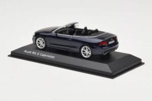 Audi RS5 B8 Cabriolet Estoril Blue Minichamps 1:43 5011215313 Pressofusione — immagine 3 di 4