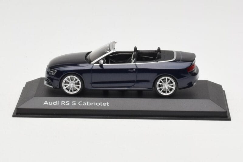 Audi RS5 B8 Cabriolet Estoril Blue Minichamps 1:43 5011215313 Pressofusione