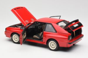 Audi Sport Quattro Rosso Edizione Concessionaria AUTOart 1:18 5030400205 Pressofusione — immagine 5 di 8