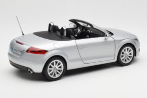 Audi TT 8J Roadster Argento Chiaro Minichamps 1:18 5010500515 Pressofusione — immagine 3 di 8
