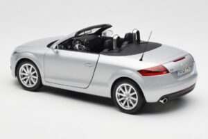Audi TT 8J Roadster Argento Chiaro Minichamps 1:18 5010500515 Pressofusione — immagine 7 di 8