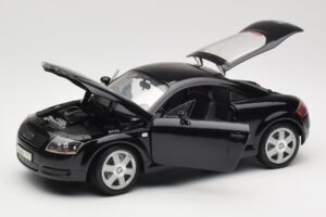 Audi TT 8N Nero Revell 1:18 08953 Pressofusione — immagine 2 di 8