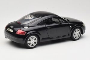 Audi TT 8N Nero Revell 1:18 08953 Pressofusione — immagine 3 di 8