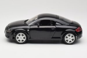 Audi TT 8N Nero Revell 1:18 08953 Pressofusione — immagine 4 di 8
