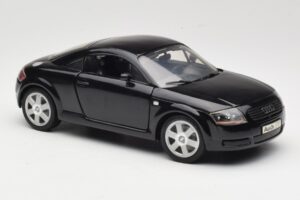 Audi TT 8N Nero Revell 1:18 08953 Pressofusione — immagine 6 di 8