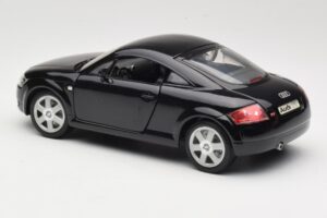 Audi TT 8N Nero Revell 1:18 08953 Pressofusione — immagine 7 di 8