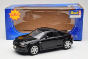 Audi TT 8N Nero Revell 1:18 08953 Pressofusione — immagine 8 di 8