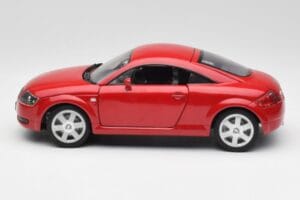 Audi TT 8N Coupe Rosso Revell 1:18 89909092 Pressofusione — immagine 4 di 8