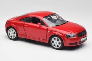 Audi TT 8N Coupe Rosso Revell 1:18 89909092 Pressofusione — immagine 6 di 8