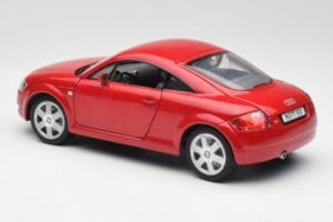 Audi TT 8N Coupe Rosso Revell 1:18 89909092 Pressofusione — immagine 7 di 8