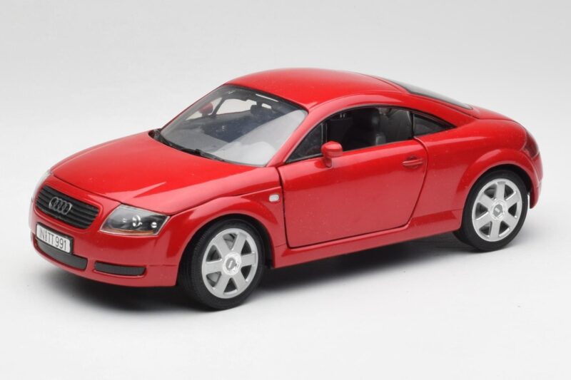 Audi TT 8N Coupe Rosso Revell 1:18 89909092 Pressofusione