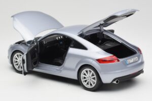 Audi TT 8N RHD Lake Argento Metallizzato Minichamps 1:18 150015020 Pressofusione — immagine 5 di 8