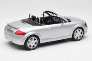 Audi TT 8N Roadster Silver Metallic Minichamps 1:18 155017031 Pressofusione — immagine 2 di 6