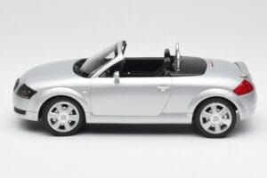 Audi TT 8N Roadster Silver Metallic Minichamps 1:18 155017031 Pressofusione — immagine 3 di 6