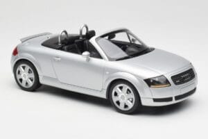 Audi TT 8N Roadster Silver Metallic Minichamps 1:18 155017031 Pressofusione — immagine 4 di 6